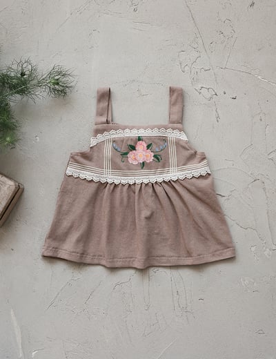 032304刺繡花上衣(咖)3