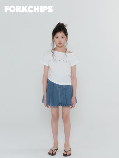 042047造型英文上衣(兩色)9