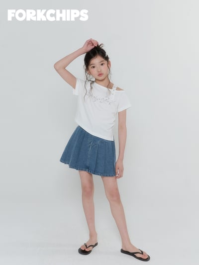 042047造型英文上衣(兩色)13