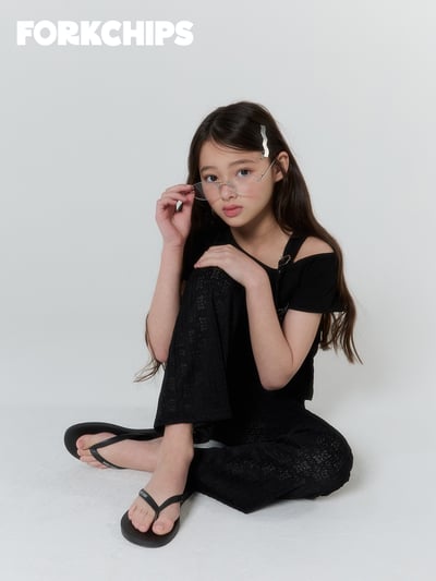 042047造型英文上衣(兩色)7