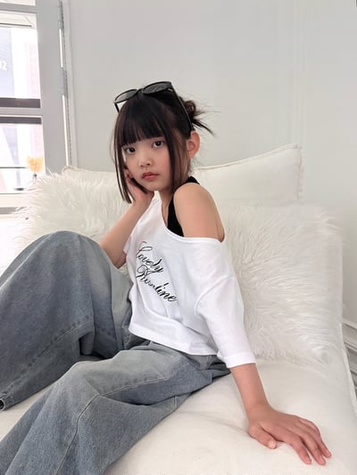 042862造型英文上衣(兩色)7