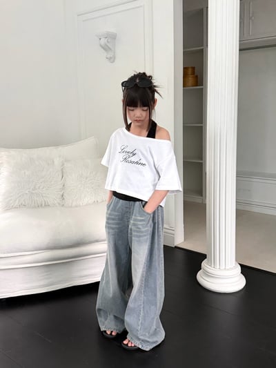 042862造型英文上衣(兩色)9