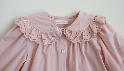 15502翻領雕花上衣(兩色)5