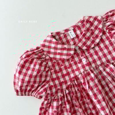 042521翻領紅格子上衣2