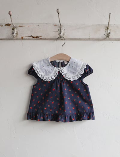 032332雕花領花上衣(兩色)4