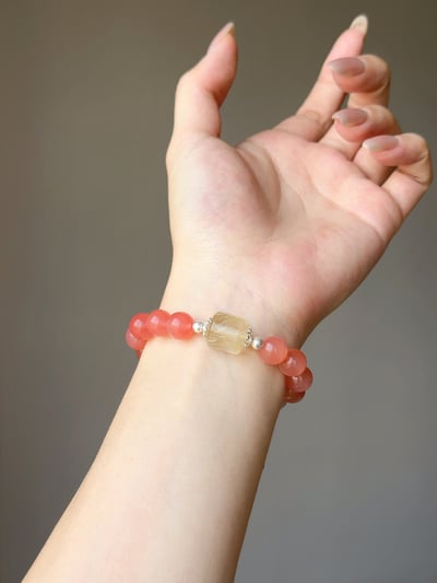 【緋紅盛世．顯化巔峰】 Rosa.G 漸變緋紅 x 金髮晶桶珠設計手鍊4