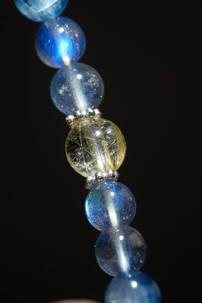 【曜藍金鋒．清醒掠奪】 Rosa.G 頂級鈦晶 x 強藍光拉長石 x 貓眼藍晶石能量手鍊4