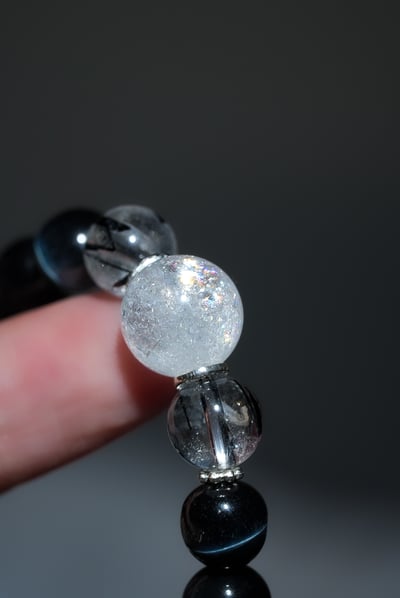 【看穿偽善・高頻淨化】 Rosa.G 淨界迴聲｜阿塞白水晶透體黑髮灰藍虎眼 手鍊6