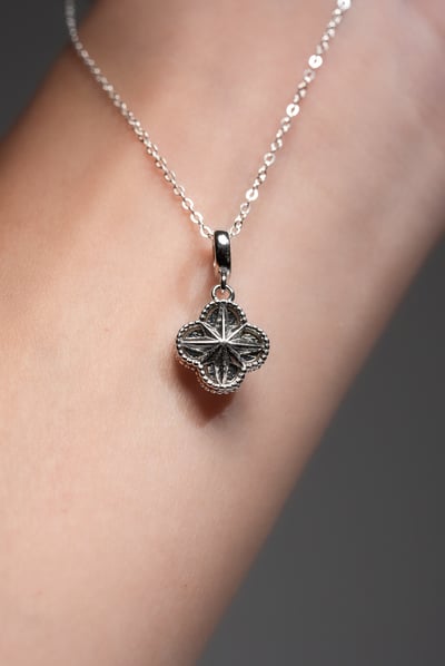 幸運草阿勒泰天鐵殞石項鍊2