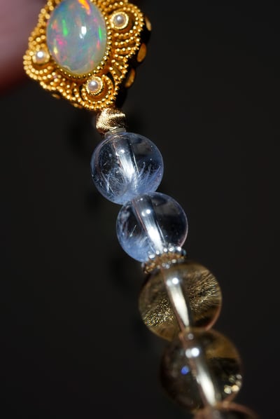 【靈感突圍．顯化全域】 Rosa.G 鑲嵌歐珀 x 綠幽靈 x 黃水晶 x 藍線石設計手3