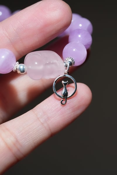 【月下霓影．情商平衡】 Rosa.G 貓眼紫鋰輝 x 粉晶貔貅 x 純銀貓咪設計手鍊8