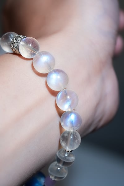 【冰川對焦．直覺掠奪】 Rosa.G 星光白幽靈 x 藍晶石 x 藍月光 x 紫鋰輝設計手鍊9