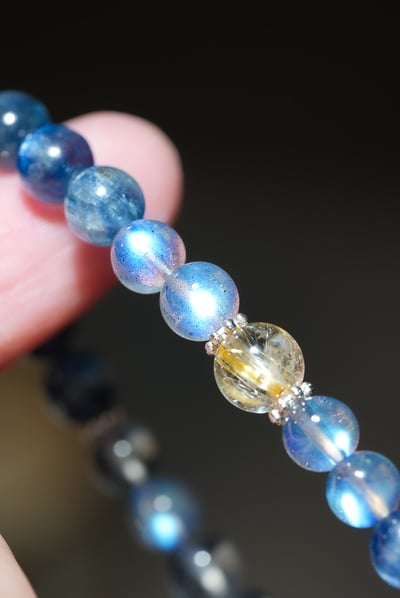 【曜藍金鋒．清醒掠奪】 Rosa.G 頂級鈦晶 x 強藍光拉長石 x 貓眼藍晶石能量手鍊10