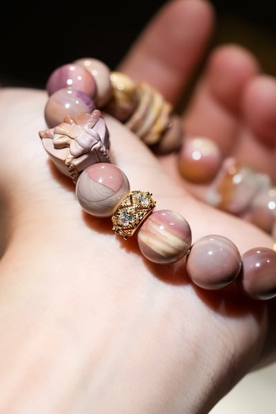 【大地童話】阿拉善萌熊．溫潤守護2