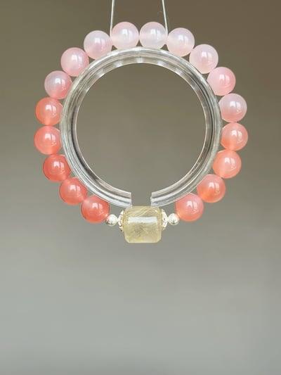 【緋紅盛世．顯化巔峰】 Rosa.G 漸變緋紅 x 金髮晶桶珠設計手鍊1