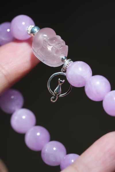 【月下霓影．情商平衡】 Rosa.G 貓眼紫鋰輝 x 粉晶貔貅 x 純銀貓咪設計手鍊3