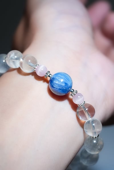 【冰川對焦．直覺掠奪】 Rosa.G 星光白幽靈 x 藍晶石 x 藍月光 x 紫鋰輝設計手鍊3