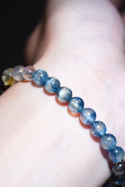 【曜藍金鋒．清醒掠奪】 Rosa.G 頂級鈦晶 x 強藍光拉長石 x 貓眼藍晶石能量手鍊7