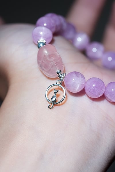 【月下霓影．情商平衡】 Rosa.G 貓眼紫鋰輝 x 粉晶貔貅 x 純銀貓咪設計手鍊2