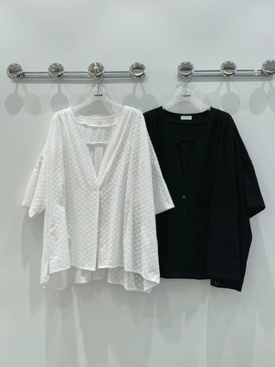 V領單釦鏤空衫 Mi515025