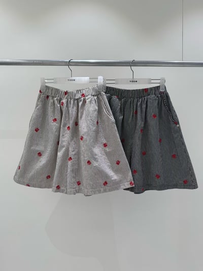 直條紋刺繡短褲 260409121