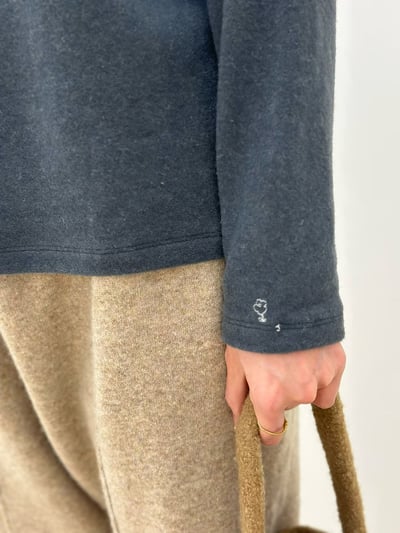 微立領小花刺繡上衣 260107033