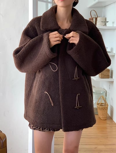 厚磅牛角扣羊羔外套2