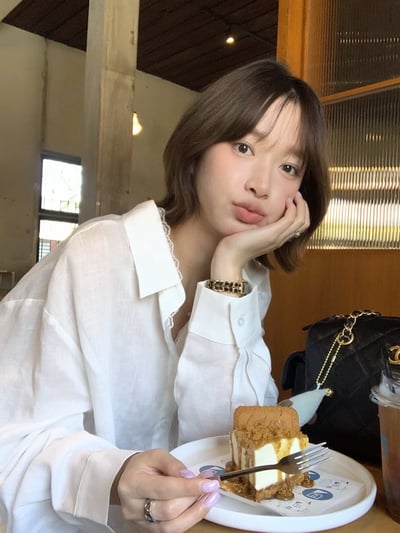 質感透膚蕾絲微光襯衫5