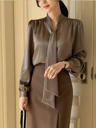 緞面細坑條綁帶V領襯衫4