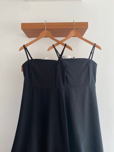 極簡氣質細肩A字長洋裝9