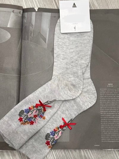 後置花束刺繡中筒襪2