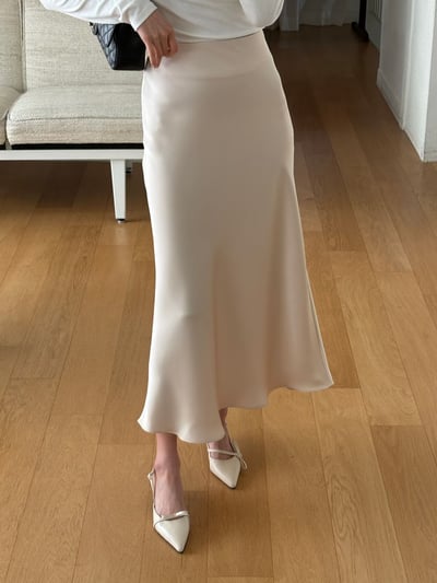 高腰緞面A字長裙9