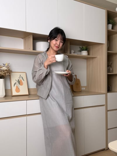 柔霧光澤連帽薄感罩衫 灰6