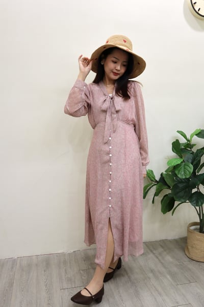 立體小花鈕扣綁帶碎花洋裝1