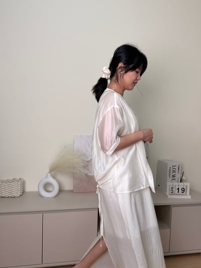 天絲光澤微透氣質上衣 白14
