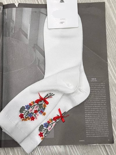 後置花束刺繡中筒襪5