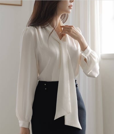 緞面細坑條綁帶V領襯衫14