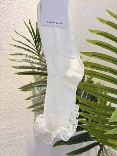 蕾絲捲邊設計中筒襪4