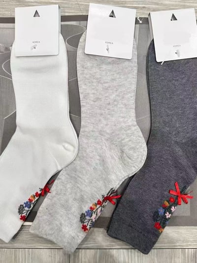 後置花束刺繡中筒襪6