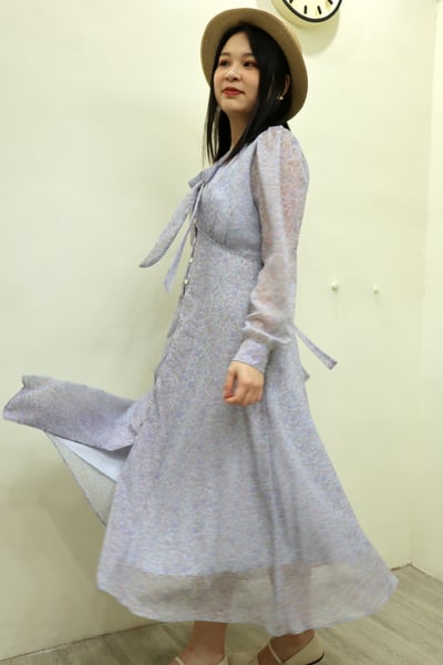 立體小花鈕扣綁帶碎花洋裝7