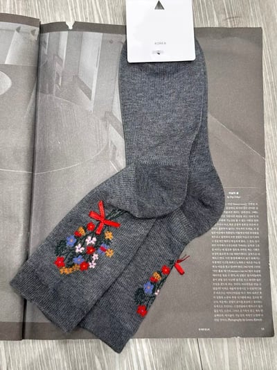 後置花束刺繡中筒襪4