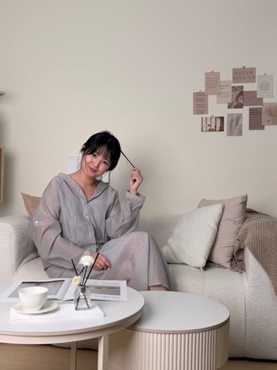柔霧光澤連帽薄感罩衫 灰3