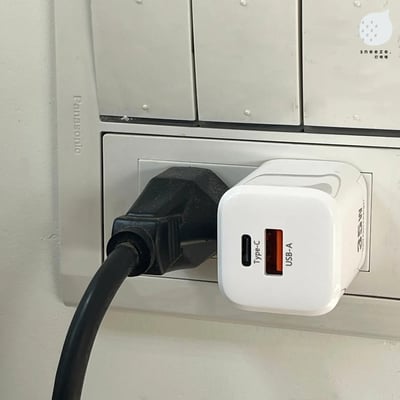 小方糖快充充電頭7