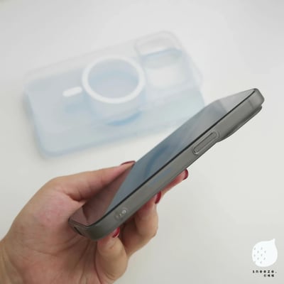 裸機手感的透透MagSafe殼5