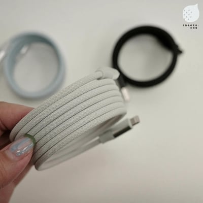 收納自如的磁吸充電線8