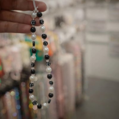 一坨黑白微笑手機腕鏈掛繩2