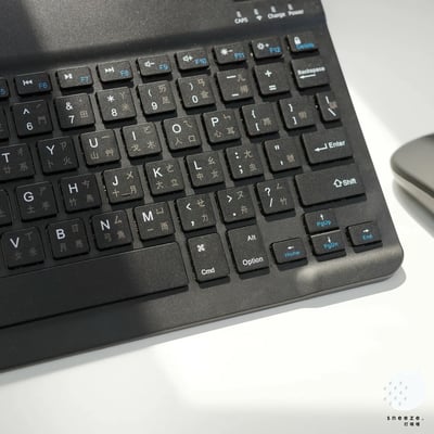 超派黑色隨拿隨走的藍牙鍵盤5