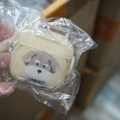 可愛到不行的黃底灰狗AirPods保護套1