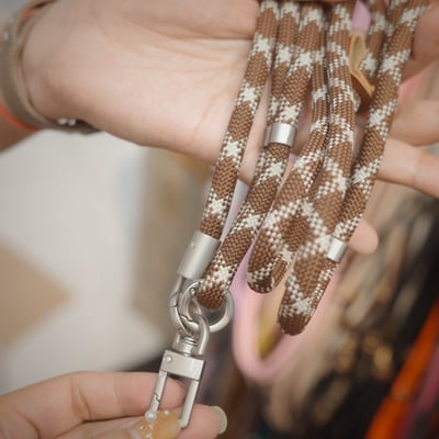 方便可調的粗粗掛繩10