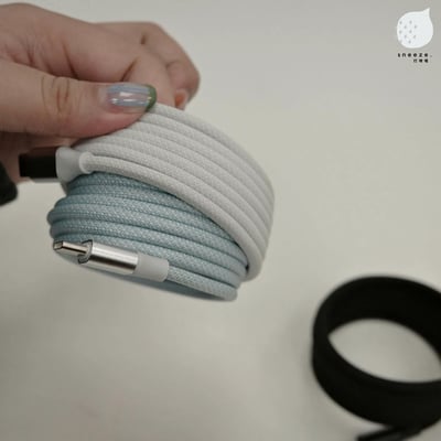 收納自如的磁吸充電線3